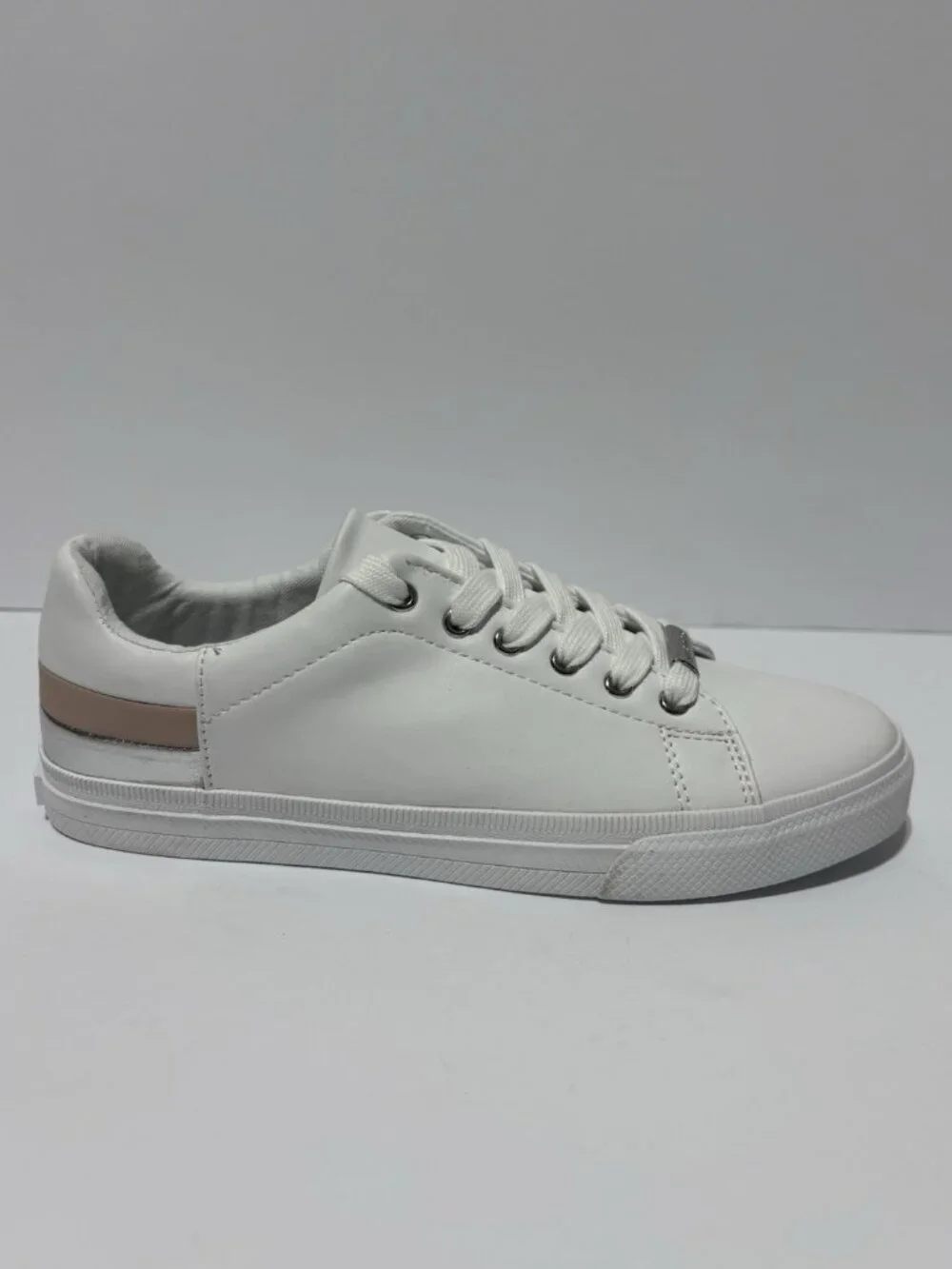 Tommy Hilfiger Women’s Laddi White Lace-Up Sneakers, Size 8 M